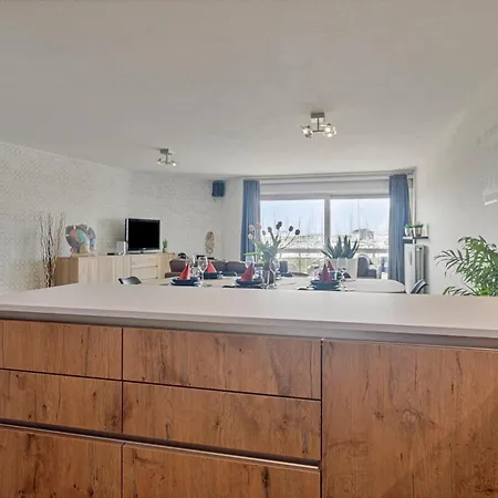 Apartment Spinnaker 0106 *